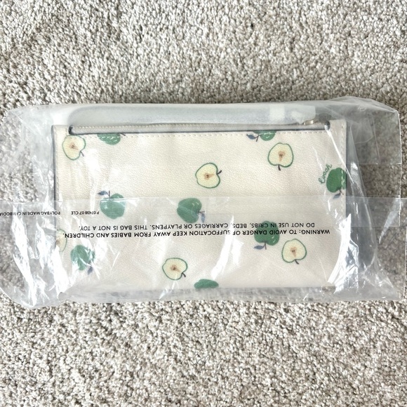 Coach Apple Print Tech Wallet Wristlet White Green Mulipocket Designer Gold - Picture 6 of 8